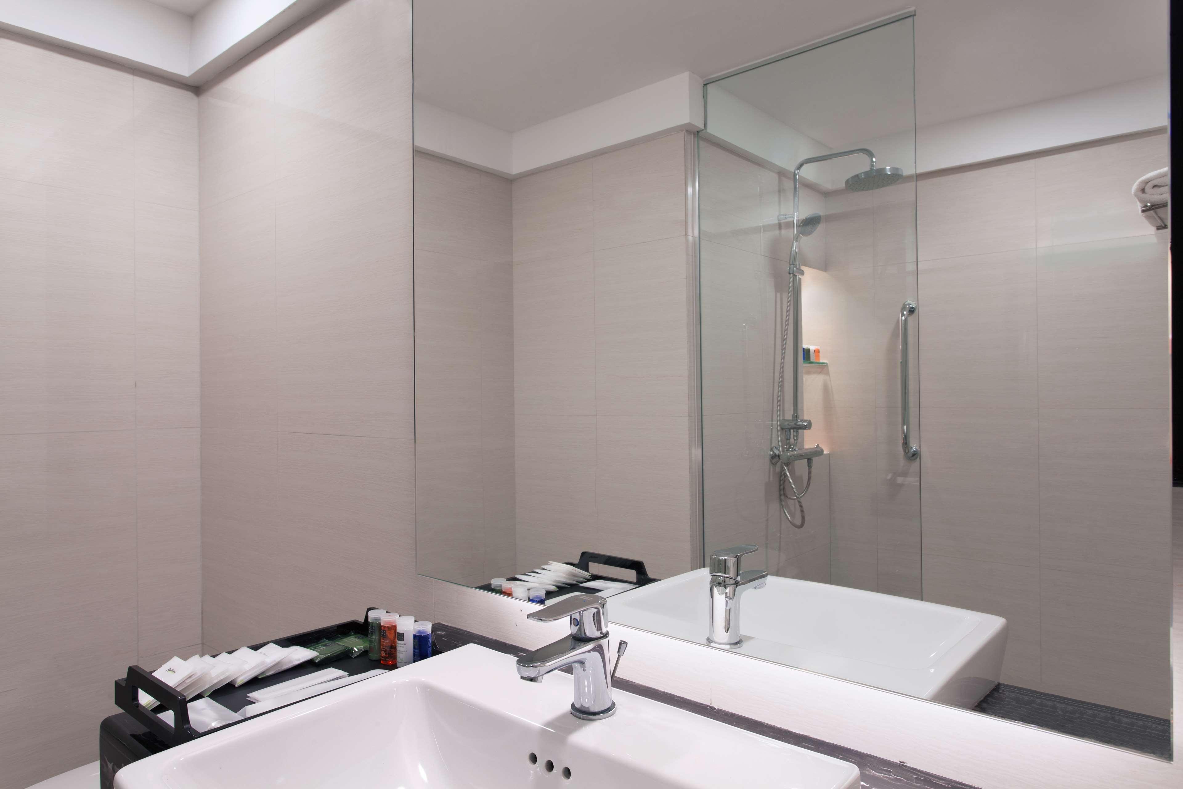 Aiho Hotel Medan Szoba fotó