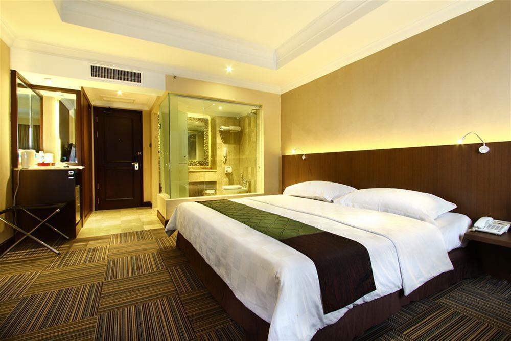 Aiho Hotel Medan Kültér fotó