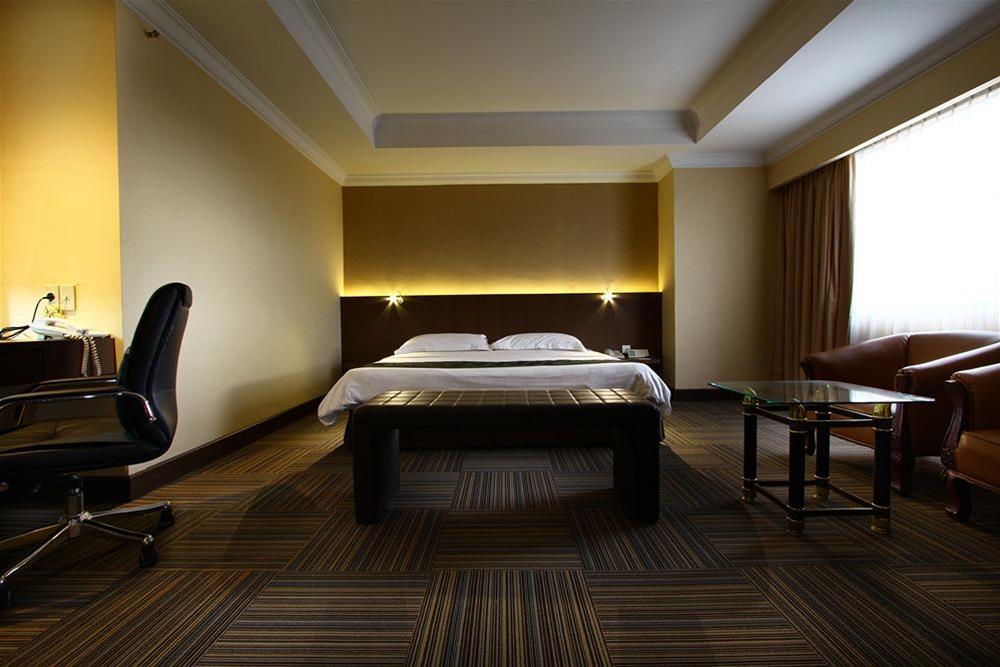 Aiho Hotel Medan Kültér fotó